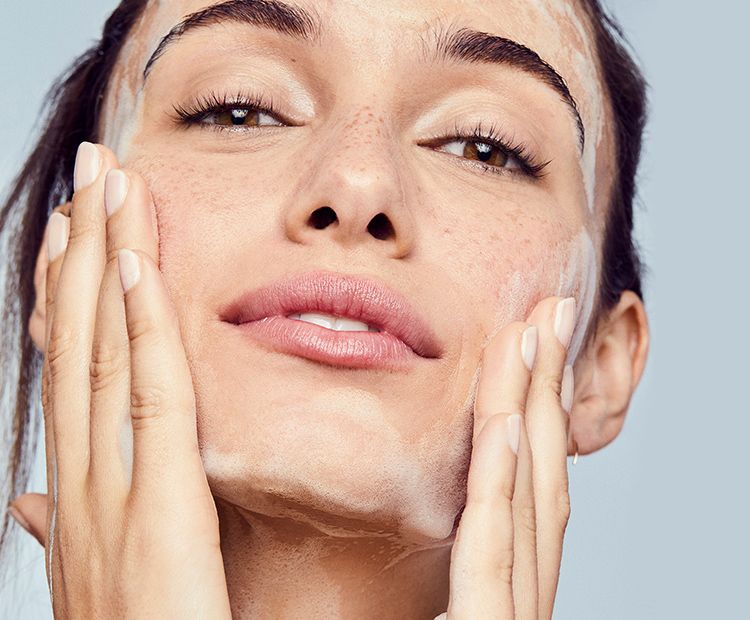 Yağ Bazlı Yüz Temizleyici İle Çift Aşamalı Makyaj  Temizliği - Polente Natural