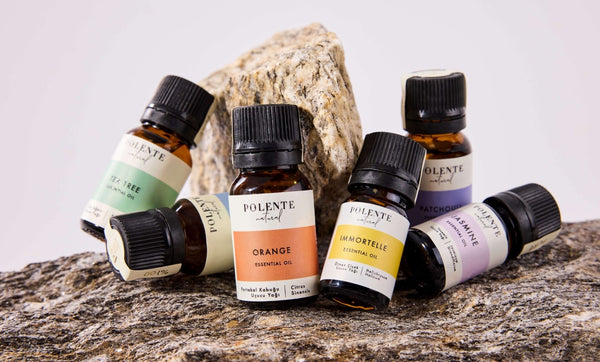 Uçucu Yağlar kategorisi — Lavanta, Gül, Papatya, Bergamot ve 40+ farklı %100 saf aromaterapi yağı koleksiyonu