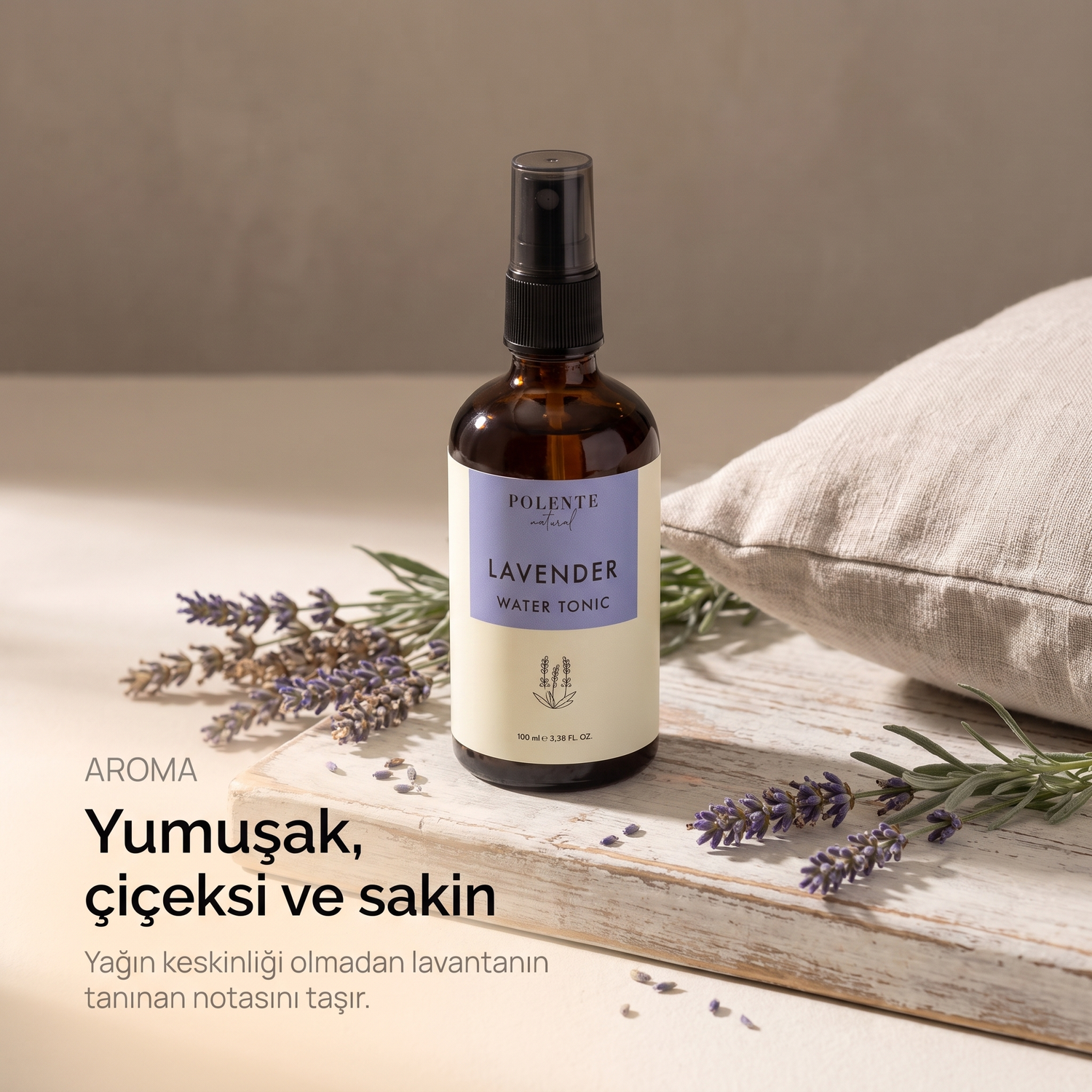 Lavanta Suyu %100 saf hidrosol 100 ml — yumuşak, çiçeksi ve sakin aroma, ahşap üzerinde natürmort