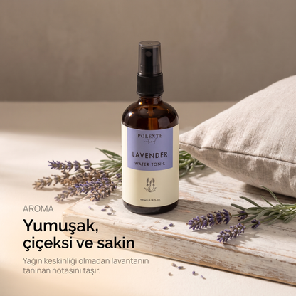 Lavanta Suyu %100 saf hidrosol 100 ml — yumuşak, çiçeksi ve sakin aroma, ahşap üzerinde natürmort