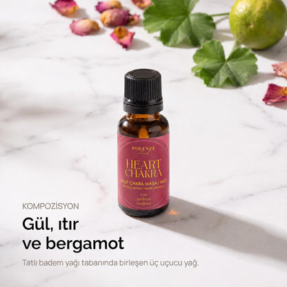 Kalp Çakra Yağı kompozisyonu — gül, ıtır ve bergamot uçucu yağları, tatlı badem yağı tabanında