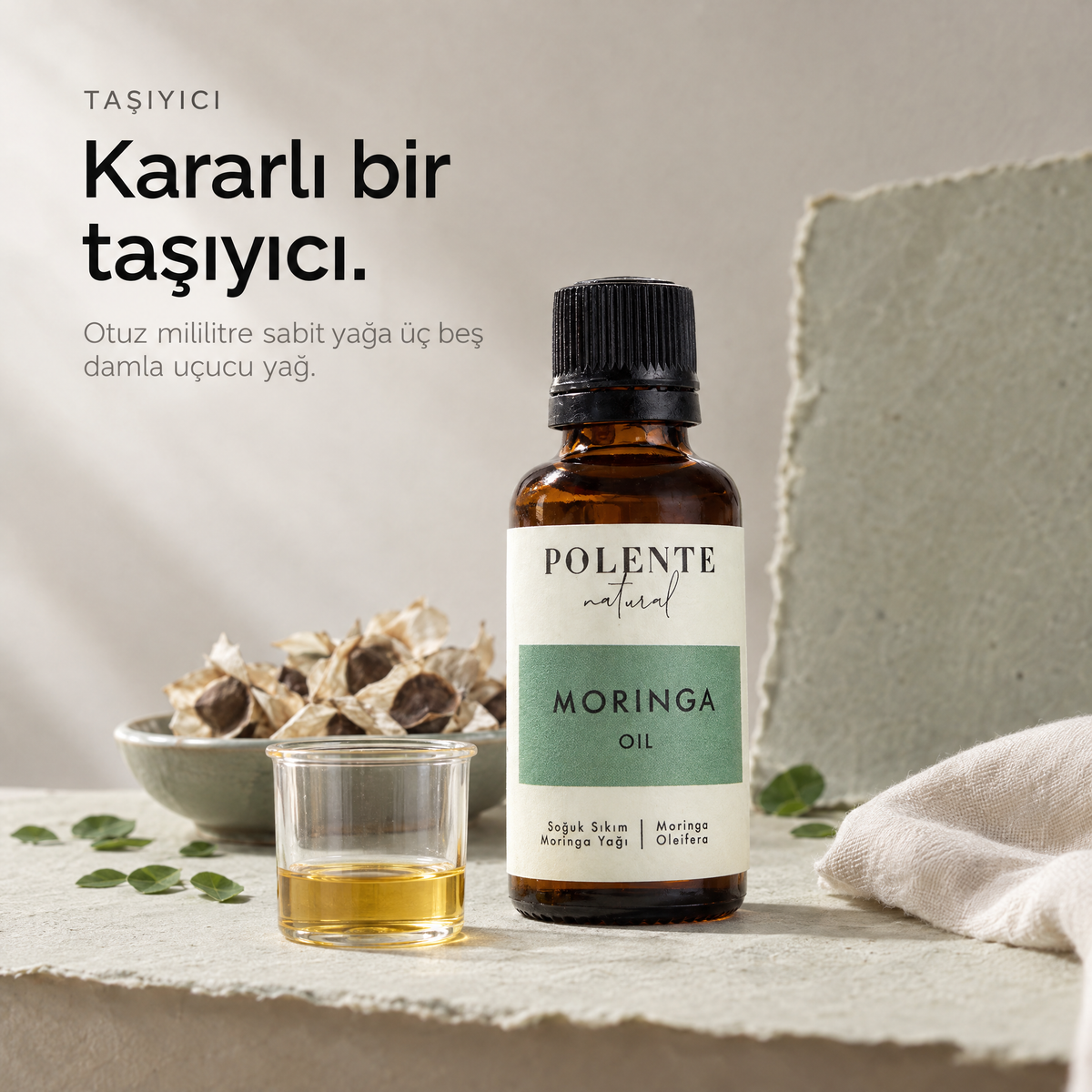 Moringa Yağı 30 ml — taşıyıcı yağ, cam beher içinde berrak altın rengi yağ