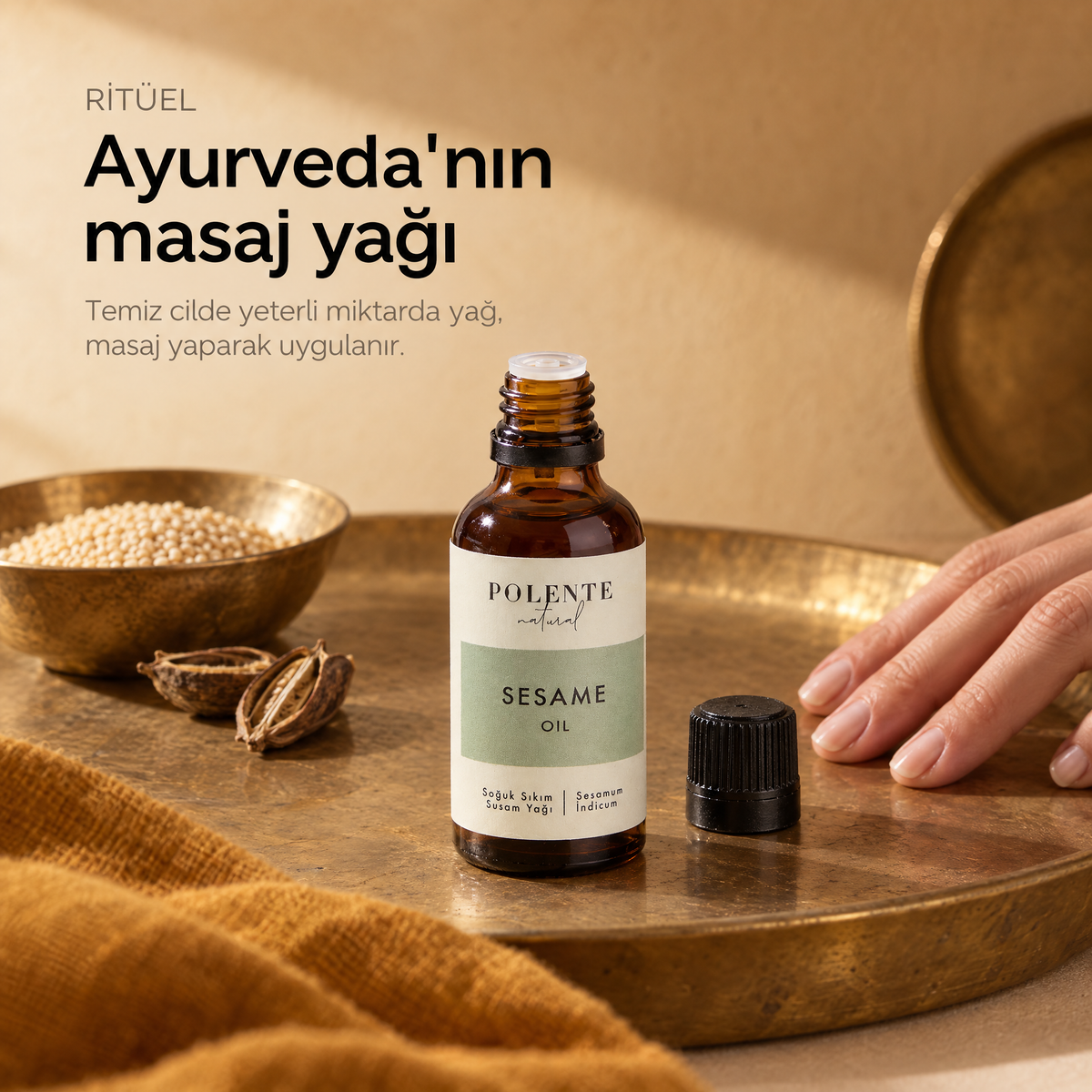 Susam Yağı 50 ml — sabah ritüeli, kapağı açılmış cam şişe yanında duran el