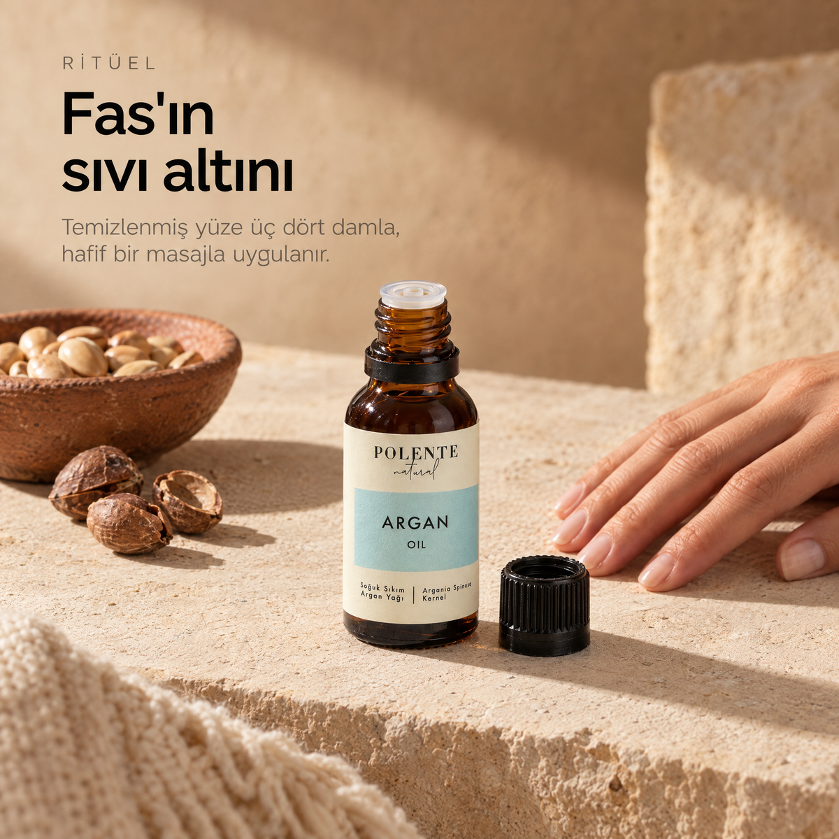 Argan Yağı 50 ml — sabah ritüeli, kapağı açılmış cam şişe yanında duran el