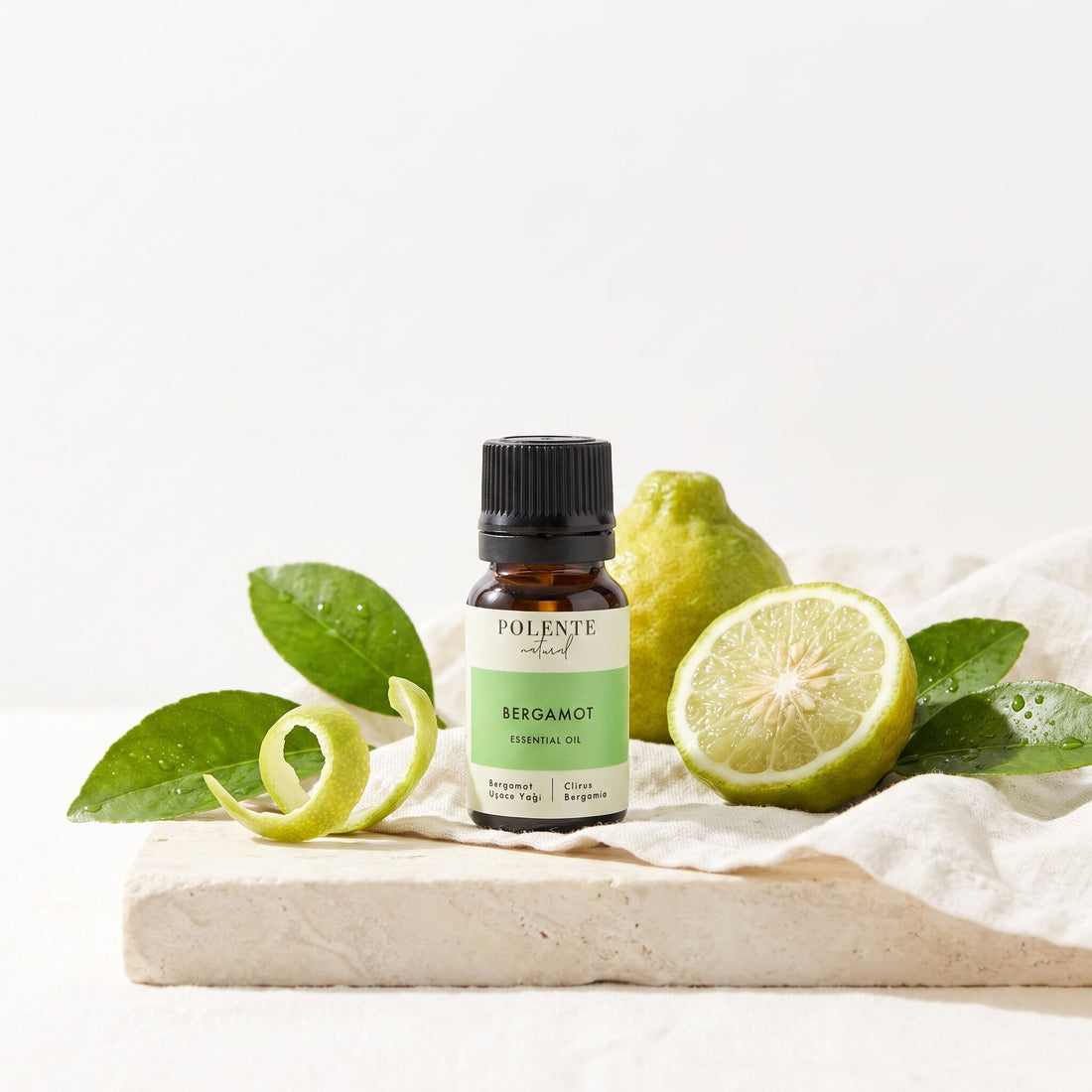 Bergamot Uçucu Yağı 10 ml — bergamot meyvesi ve kabuğuyla botanik konsept görseli