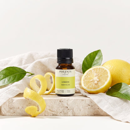 Limon Kabuğu Uçucu Yağı 10 ml — limon kabuğu ve narenciye yapraklarıyla botanik konsept görseli
