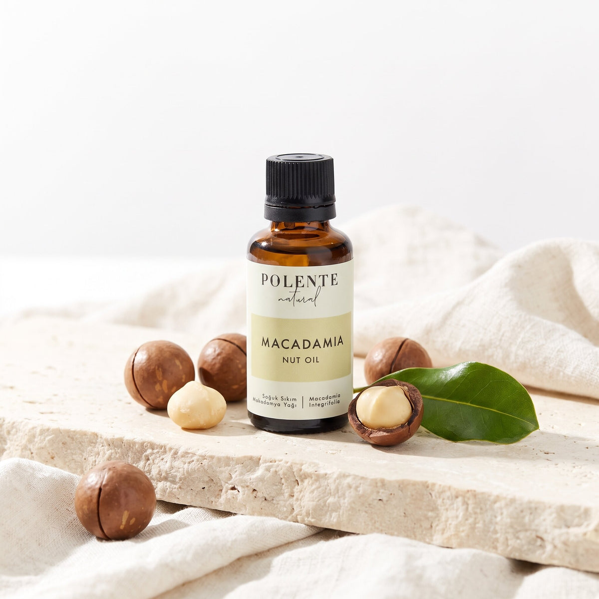 Makadamya Cevizi Yağı 30 ml — makadamya cevizi ve kabuklarıyla botanik konsept görseli