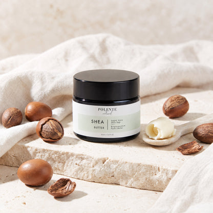 Shea Butter Soğuk Sıkım 50 ml — shea cevizi ve ham yağ dokusuyla botanik konsept görseli