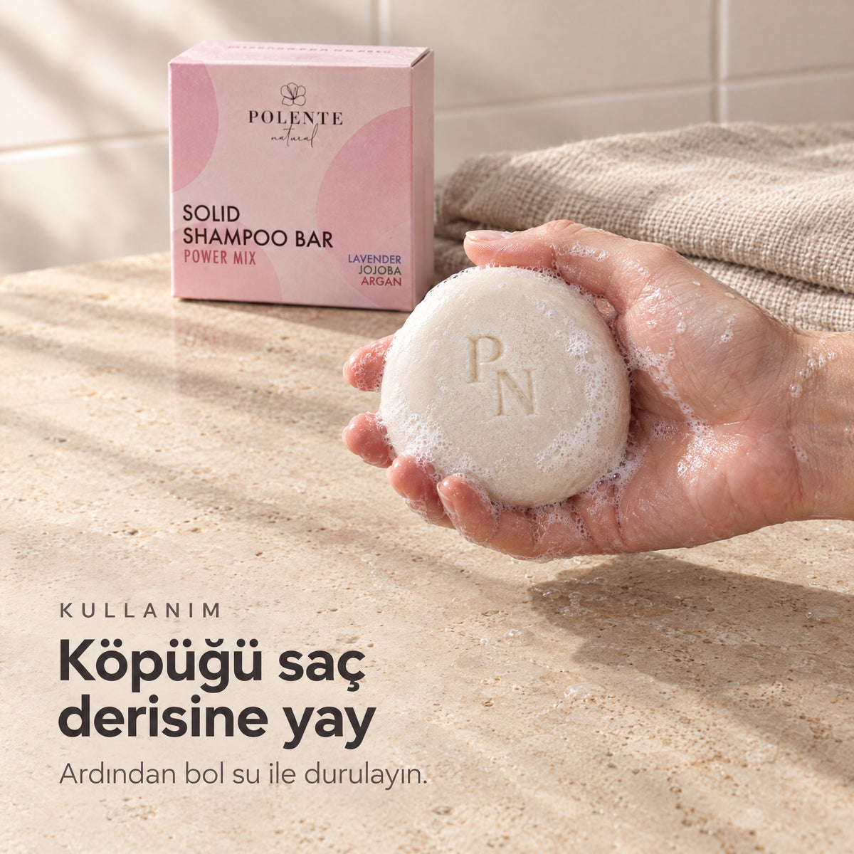 Onarıcı &amp; Besleyici Katı Şampuan — Köpüğü saç derisine yay