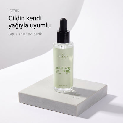 %100 Pure Squalane 30 ml — cildin kendi yağıyla uyumlu, taş kaide üzerinde