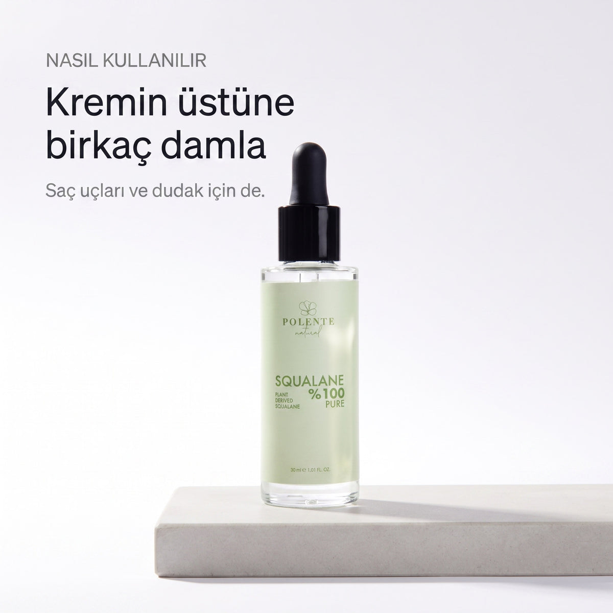 %100 Pure Squalane 30 ml — kremin üstüne birkaç damla, taş kaide üzerinde